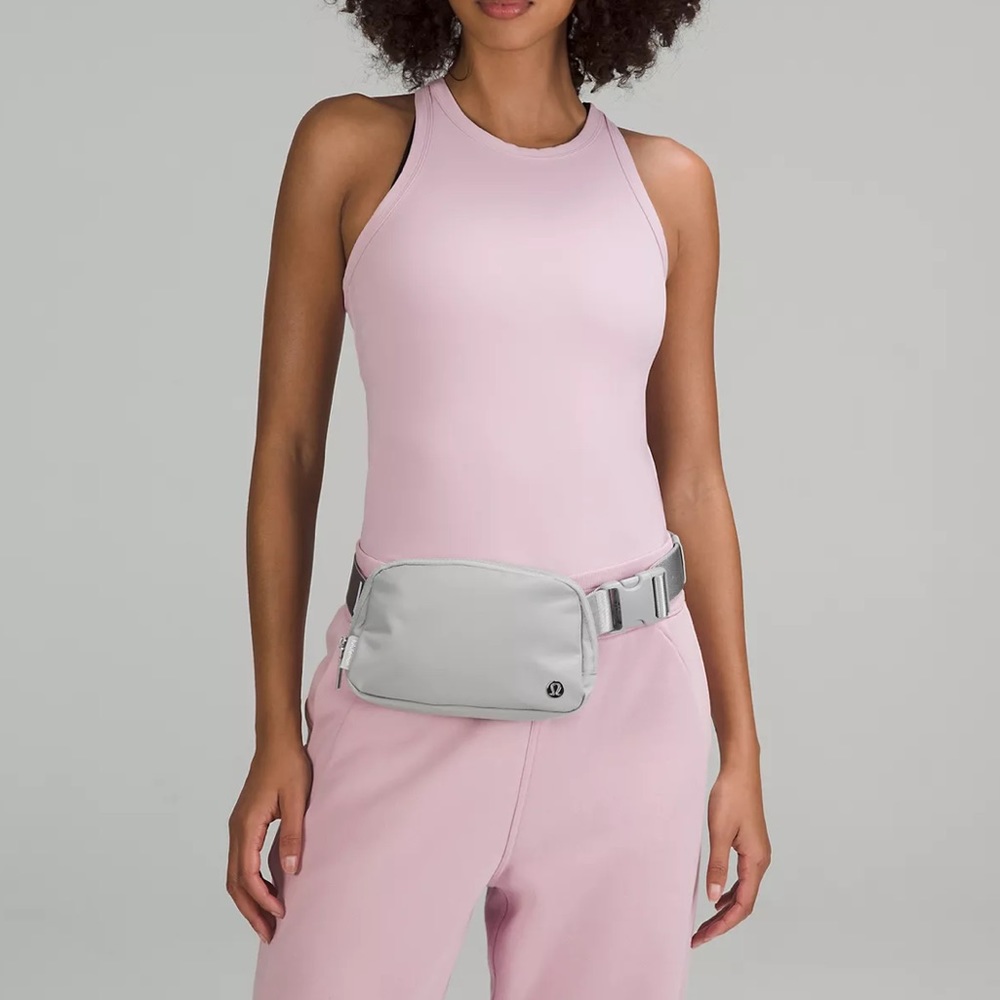 NWT Lululemon Everywhere Belt Bag - Silver